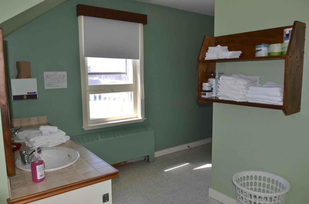 Auberge De Douglastown Gaspe Exterior photo